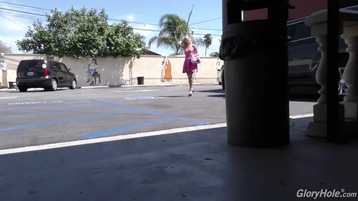 AALIYAH LOVE GLORYHOLE